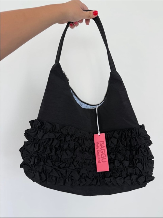 BAGGU Handbags - ISO BAGGU Black Ruffle Shoulder Tote